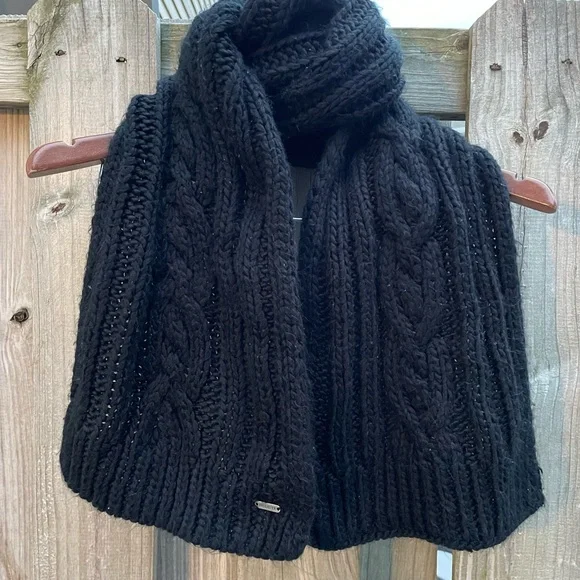 Hollister chunky top woven scarf